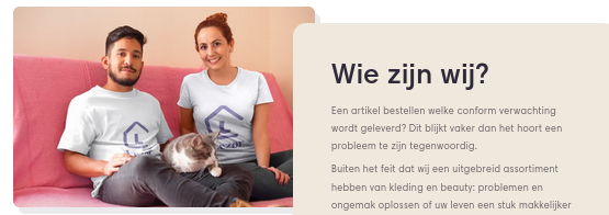Het team met webshop logo T-shirts.